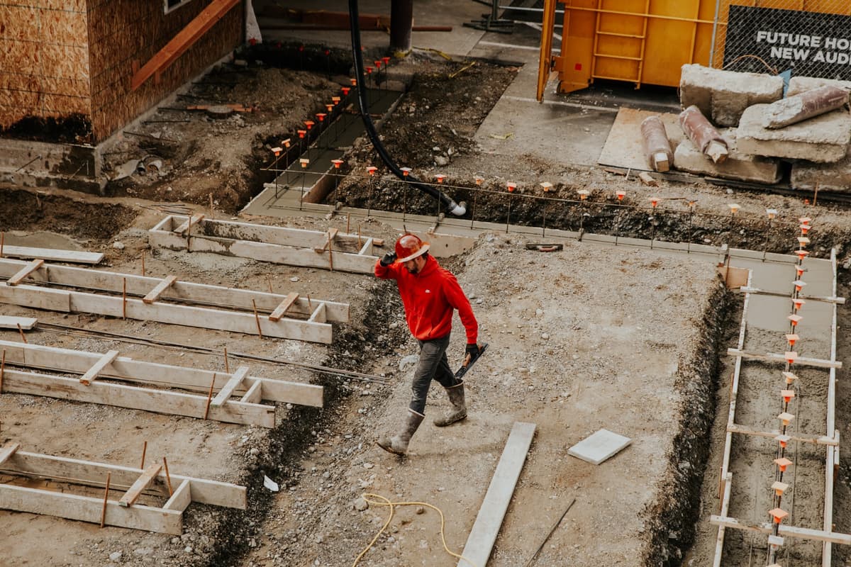 7 Things to Consider When Hiring an Insulation Contractor