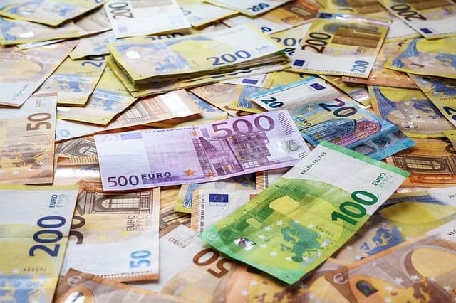 Cost Considerations When Working With Commercial Insulation Contractor